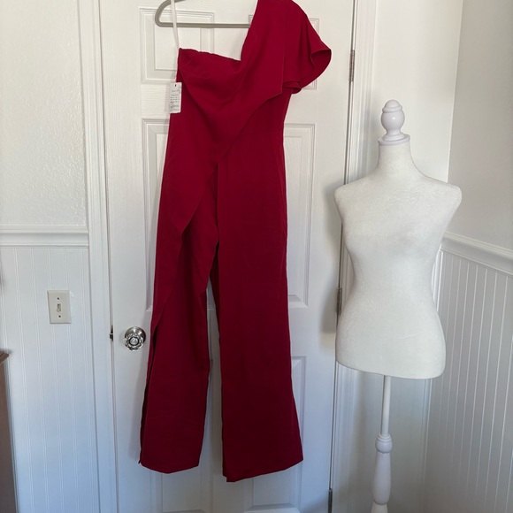 NWT Red One-Shoulder Jumpsuit with Extra Fabric Overlay on Legs size 6 - Picture 8 of 12